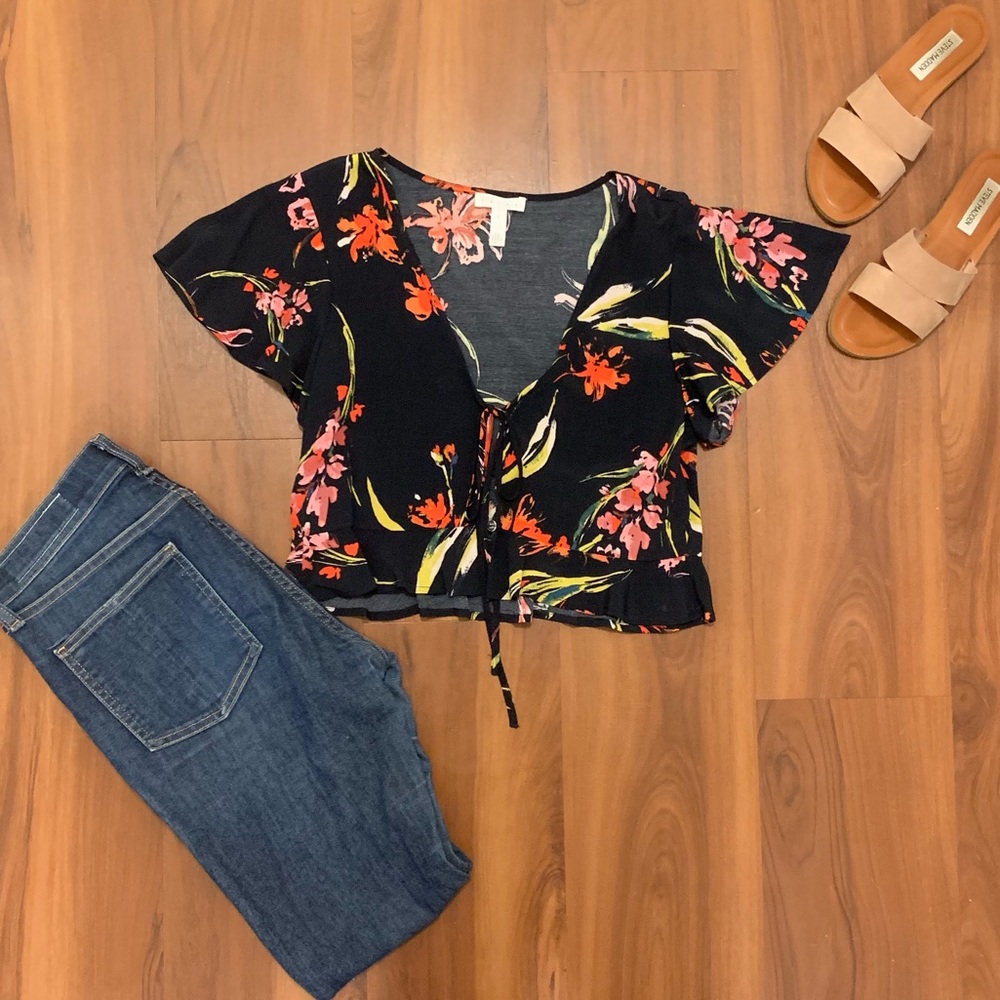 Leith Ruffle Tie Front Crop Top